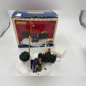 Sneak-A-Peek Animated Village Collection  2007  RETIRED